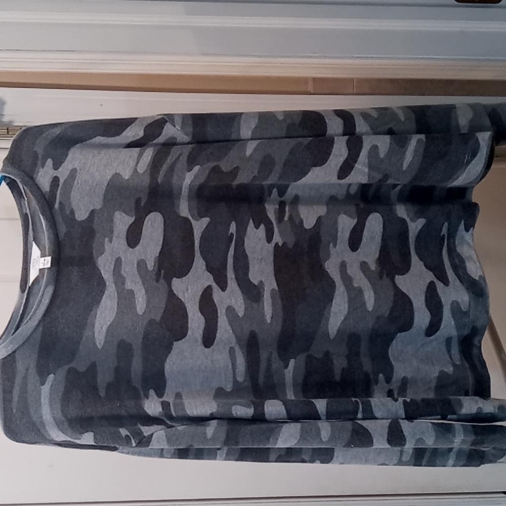 Time & Tru Camoflauge Large Ladies Top